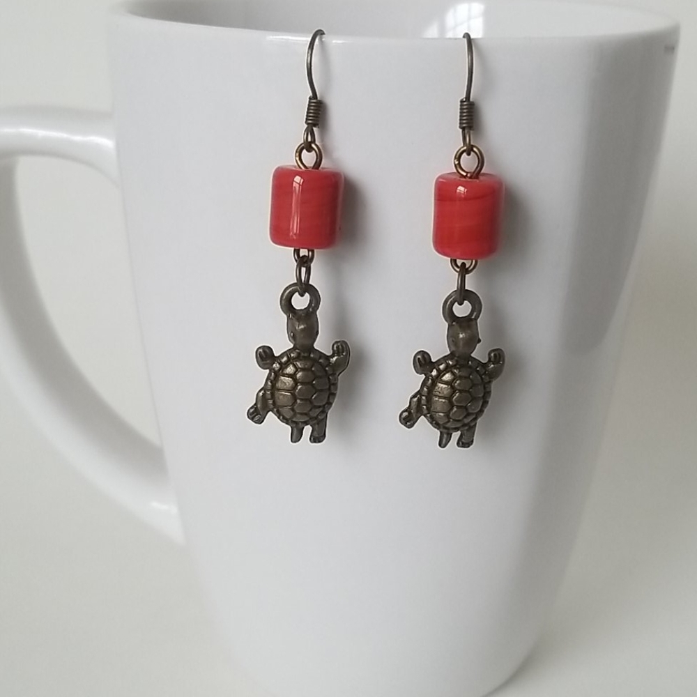 🎀3/$20 Handmade pair of turtle earrings